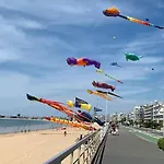 Jupiter Face Mer Devant La Plage Des Libraires Parking Prive
